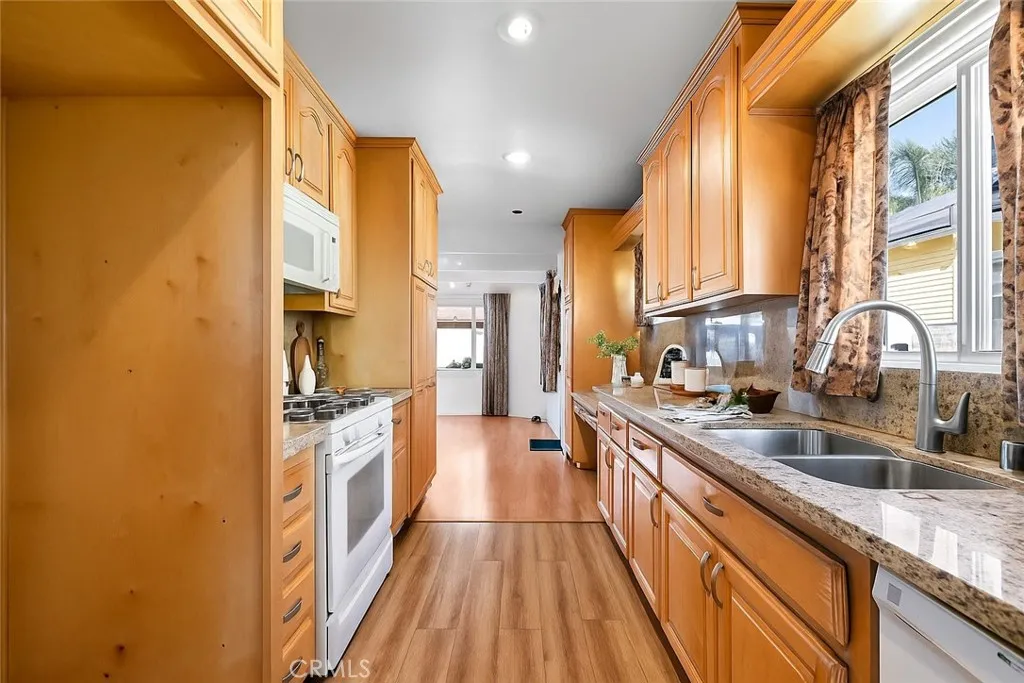 457 Chester Place, Pomona, California 91768 home-pic-16